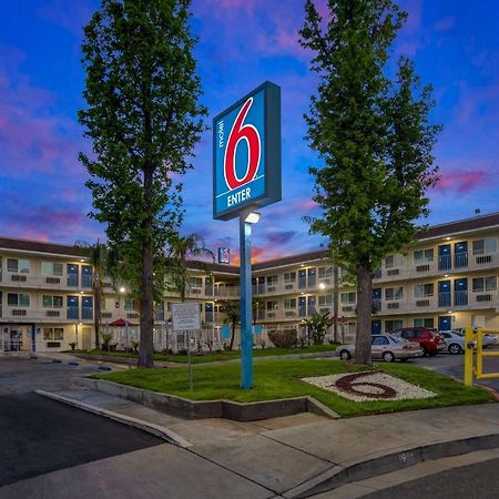 Motel 6-San Bernardino, Ca - North Serrano Village Zewnętrze zdjęcie