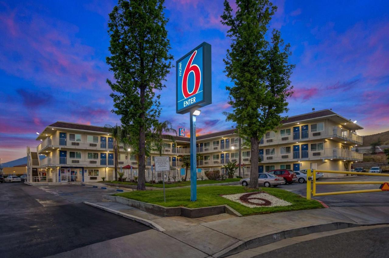 Motel 6-San Bernardino, Ca - North Serrano Village Zewnętrze zdjęcie