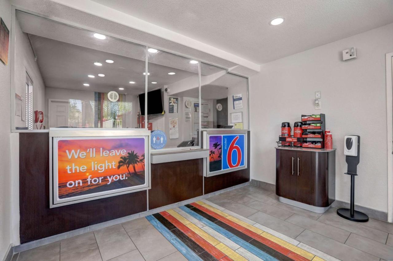 Motel 6-San Bernardino, Ca - North Serrano Village Zewnętrze zdjęcie