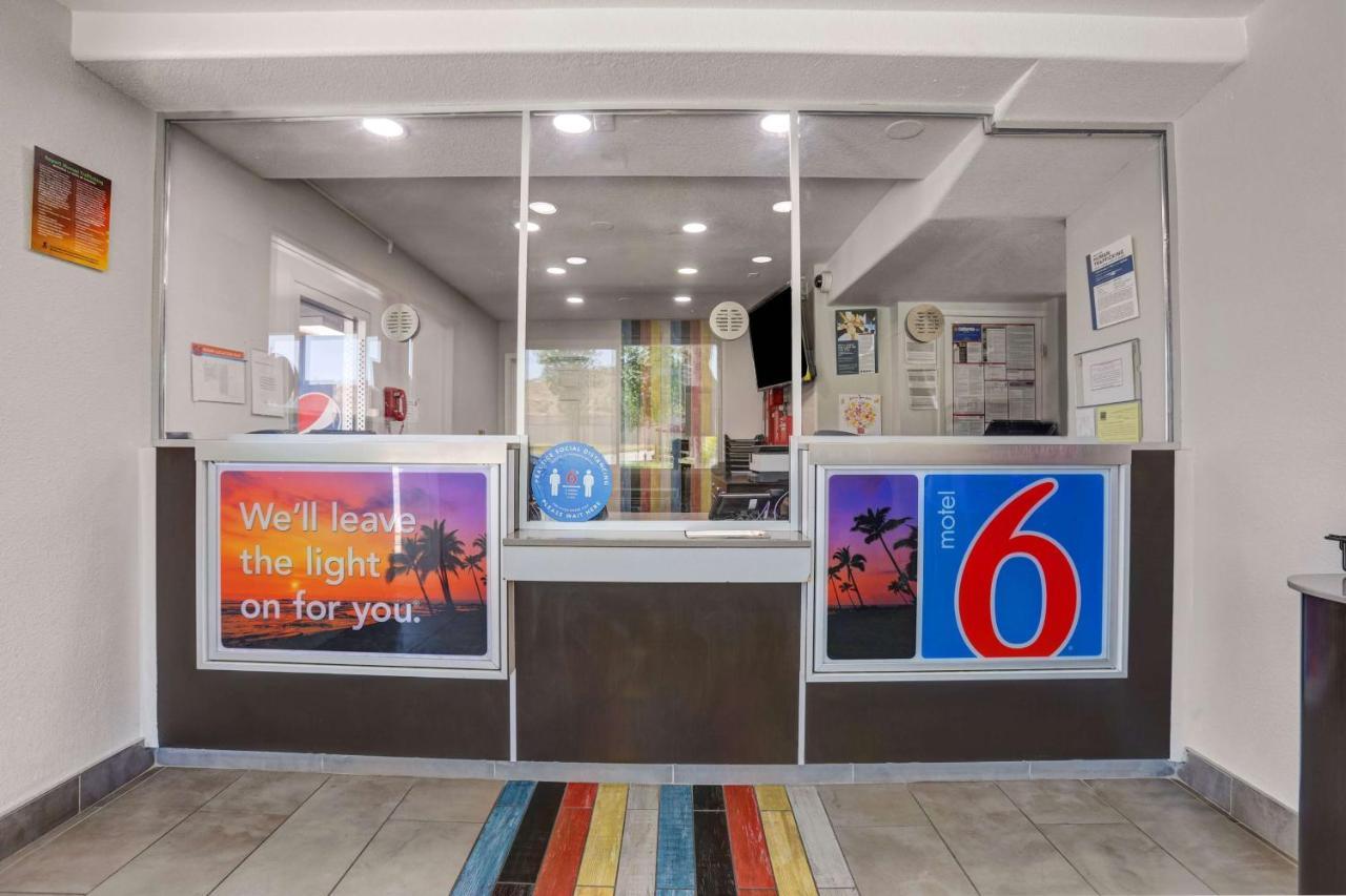 Motel 6-San Bernardino, Ca - North Serrano Village Zewnętrze zdjęcie